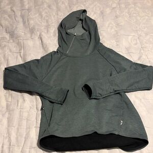 On Running Heather Teal and Black Performance Pullover